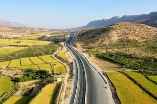 آزادراه شیراز اصفهان تنها اتوبان بدون زباله و آلودگی های بصری + فیلم