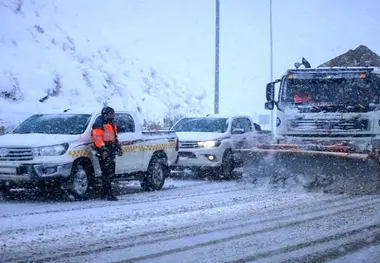برف روبی ۲۳ هزار کیلومتر - باند از محورهای مواصلاتی کشور / تردد در همه راه‌های اصلی برقرار است