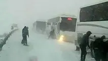 برف جاده چالوس و آزادراه تهران - شمال را مسدود کرد