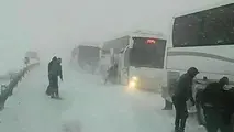 برف جاده چالوس و آزادراه تهران - شمال را مسدود کرد