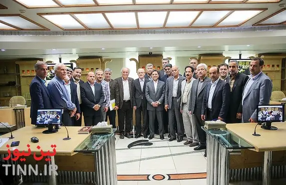 جزییات جلسه 5 ساعته وزیر با کامیون‌داران/تشکیل کارگروه ویژه برای تعیین نرخ حمل بر اساس تن-کیلومتر