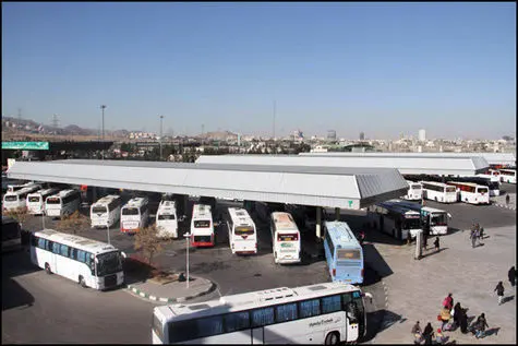 صف طولانی اتوبوس‌ها در پایانه مشهد؛ مشکلی که پس از یک‌سال حل نشد