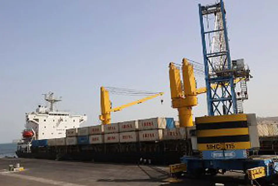 پهلوگیری بزرگترین کشتی‌ کانتینری خطوط ایران در بندر شهیدرجایی