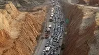 تراکم خودروها در پی تصادف یک تانکر سوخت در جاده مهران 