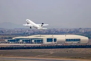 انجام پروازهای اربعین توسط ۱۶ شرکت در ترمینال سلام شهر فرودگاهی امام(ره)