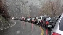 ترافیک سنگین در محور شهریار - تهران/بارش برف و باران در جاده چالوس