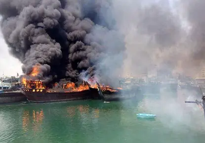 آتش سوزی در بندر صیادی کنگان - بوشهر 