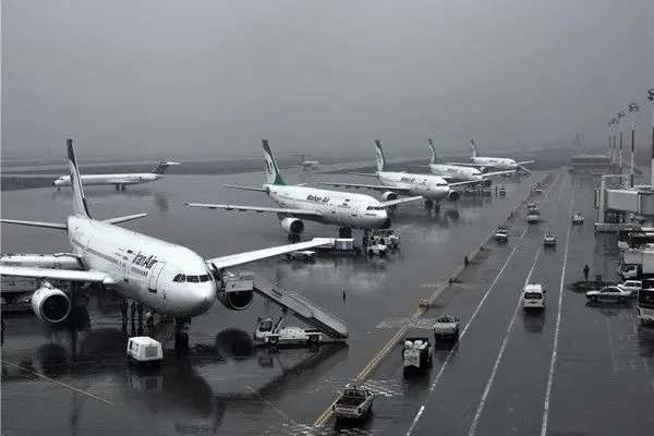 طوفان تهران پروازهای فرودگاه‌های مهرآباد و امام را متوقف نکرد