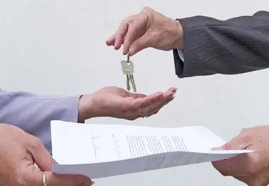 قوانین رگولاتوری و حقوق مستأجران (Regulation & Tenant Rights)