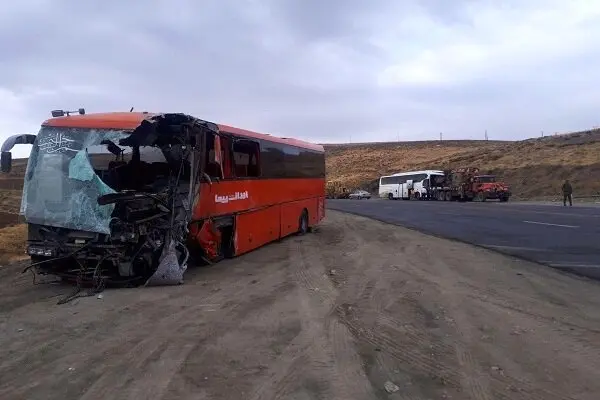 اسامی ۲۵ مصدوم تصادف دو دستگاه اتوبوس مسافربری در گردنه اسدآباد
