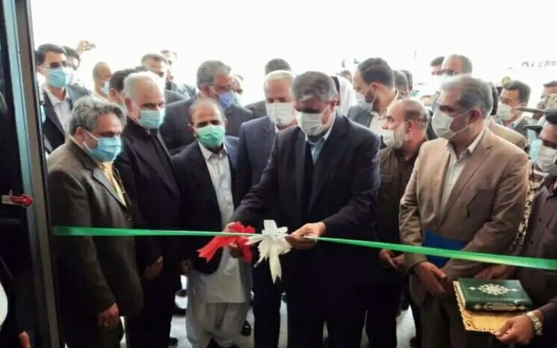 وزیر راه و شهرسازی بیمارستان ۲۲۰ تختخوابی سراوان را افتتاح کرد