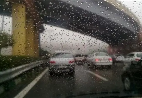 خطر انسداد راه‌ های روستایی و جاده‌ ها به دنبال تشدید بارش‌ ها 