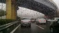 بارش باران در جاده‌ های ۱۱ استان/ترافیک سنگین در چالوس 