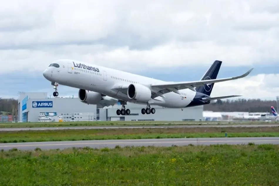 Lufthansa Receives 10th Airbus A350-900