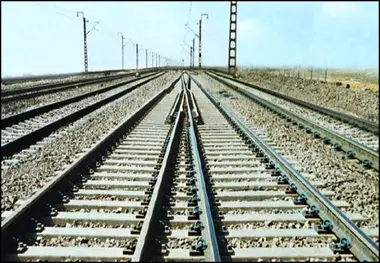 برقی کردن راه آهن تهران مشهد؛ هدر دادن منابع و تمرین برقی سازی! 