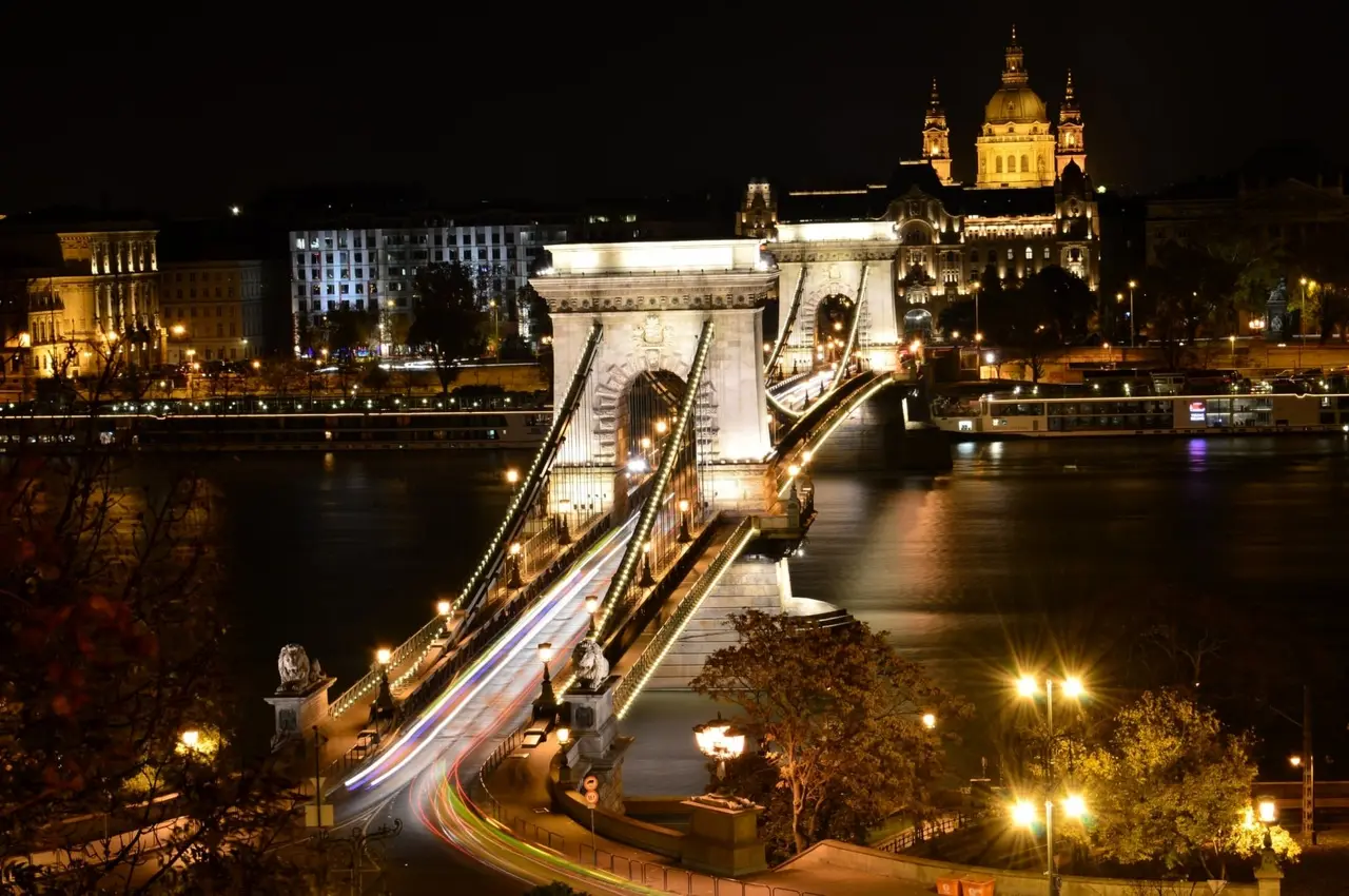 پل زنجیر سِچِنْیی (Széchenyi Chain Bridge) - مجارستان