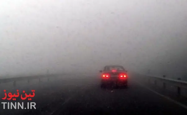 مه غلیط موجب کندی تردد خودروها در جاده های همدان شد