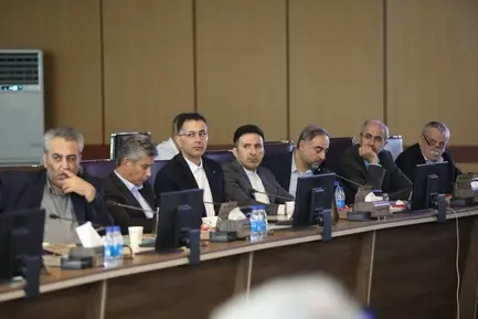 نشست وزیر راه  و مدیرعامل راه آهن  با مدیران ریلی