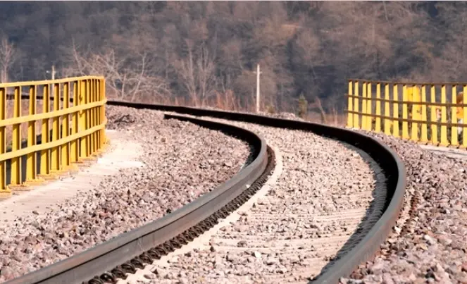 ریل‌گذاری راه آهن رشت - کاسپین انجام می شود