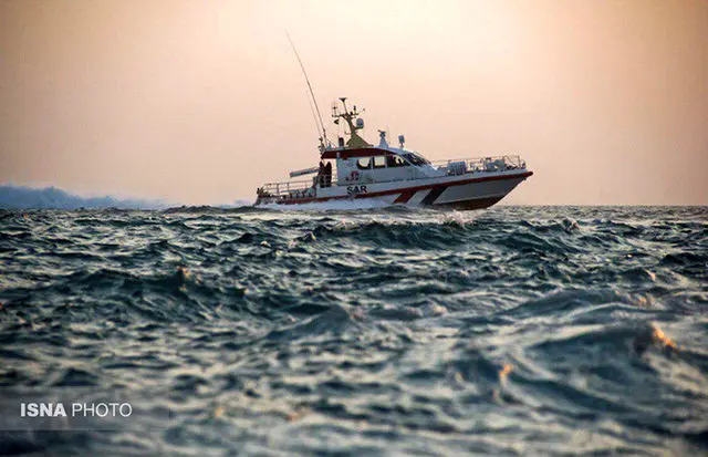 نجات ماهیگیر قشمی پس از یک شبانه روز سرگردانی در خلیج فارس‌