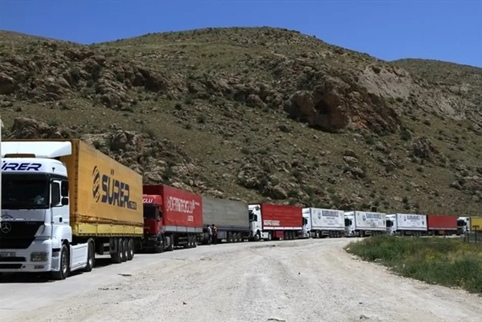تردد بیش از ۸۹ هزار کامیون از پایانه‌ های مرزی جلفا و نوردوز