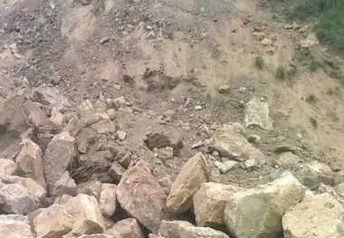 مسیر جیرفت - کرمان بعلت ریزش کوه بسته شد