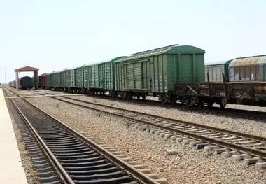 ورود نخستین محموله گندم وارداتی به صورت ریلی از استان سمنان 