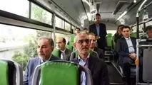 اتوبوس‌سواری نجفی در سالروز تاسیس شرکت واحد اتوبوسرانی
