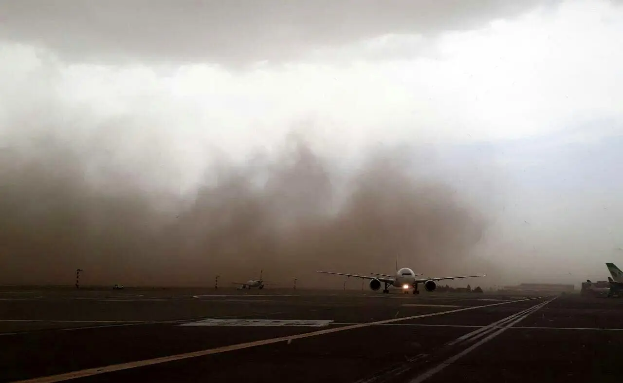 باد شدید، پروازهای فرودگاه مهرآباد را متوقف کرد