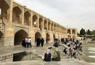فیلم|وضعیت اسفناک پل خواجو اصفهان در روزهای سخت کادر درمان 