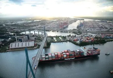 Hapag-Lloyd shareholders approve capital increase to fund merger with UASC