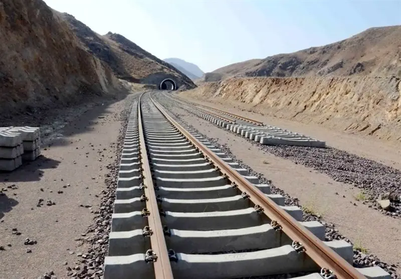 عملیات ریل گذاری راە آهن همدان بە سنندج آغاز شد