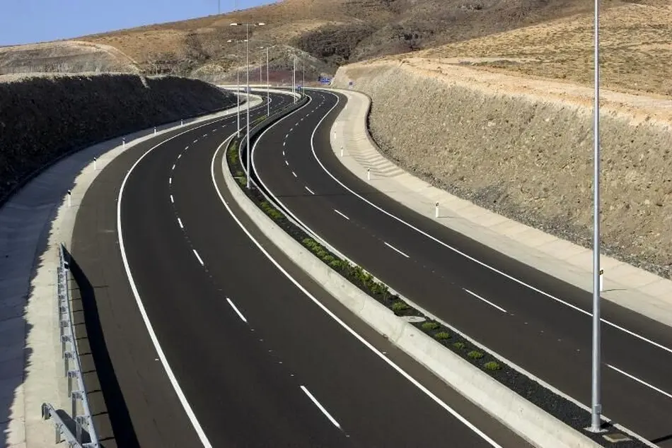 وزیر راه: تا پایان دولت ٥ هزار کیلومتر انواع راه افتتاح می‌شود