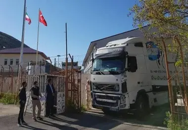 نوزدهمین محموله دارویی از بازارچه ساری‌سو وارد کشور شد

