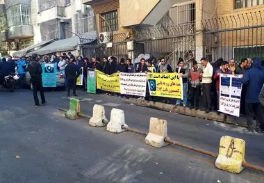 تجمع اعتراضی رانندگان اسنپ در مقابل ساختمان این شرکت