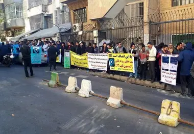تجمع اعتراضی رانندگان اسنپ در مقابل ساختمان این شرکت