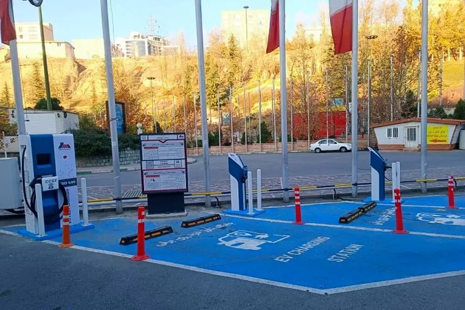 راه‌‌ اندازی ۴ ایستگاه شارژ خودروی برقی در غرب تهران