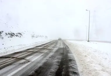 بارش باران و برف در جاده‌های ایران