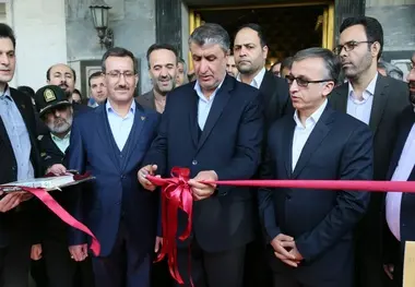 مراسم بهره برداری از ٢٧ دستگاه سالن مسافری، ٣ واگن ترن ست و ٢٠ سالن ریل باس