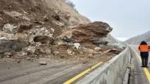 ریزش کوه در بخشی از جاده شیراز یاسوج؛ تلاش برای بازگشایی ادامه دارد