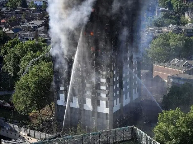 مقایسه آتش‌سوزی برج لندن و پلاسکو فقط داغ‌ها را تازه می‌کند 