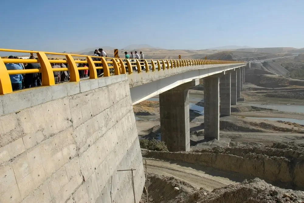 مناقصه عملیات اجرایی احداث پل رودخانه ای مهران