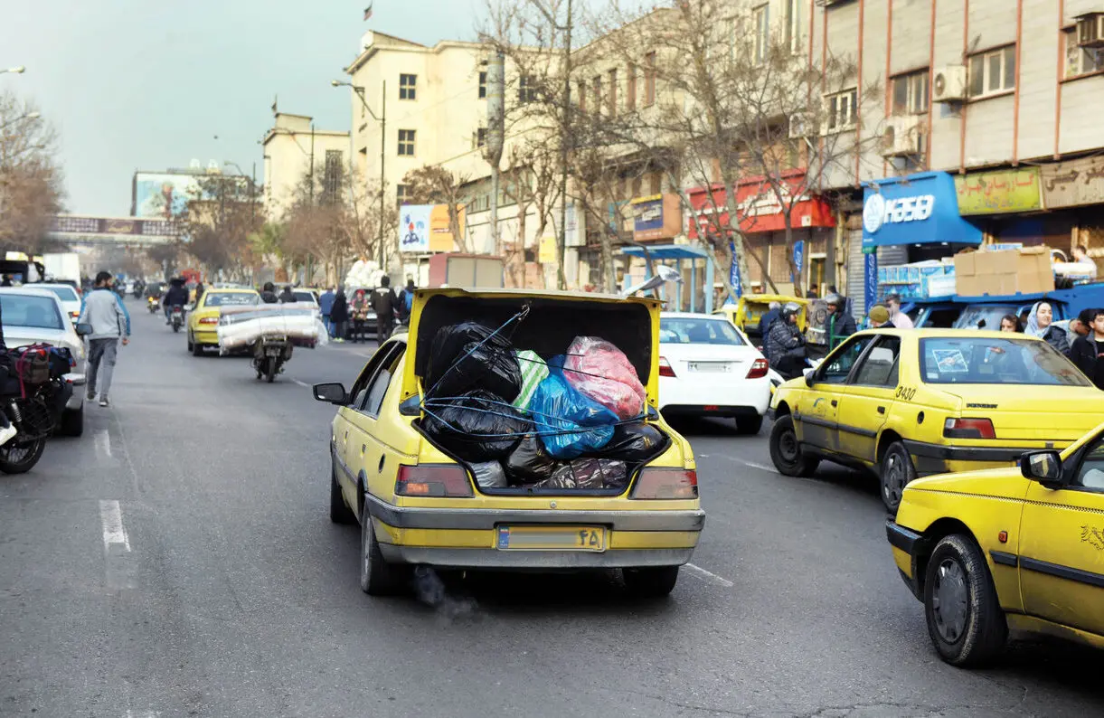تاکسی های فراری در تور تاکسیرانی | باربری شغل دوم بعضی تاکسی ها شده است