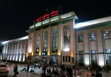 ◄ یک ساعت قبل از حرکت قطار در ایستگاه باشید