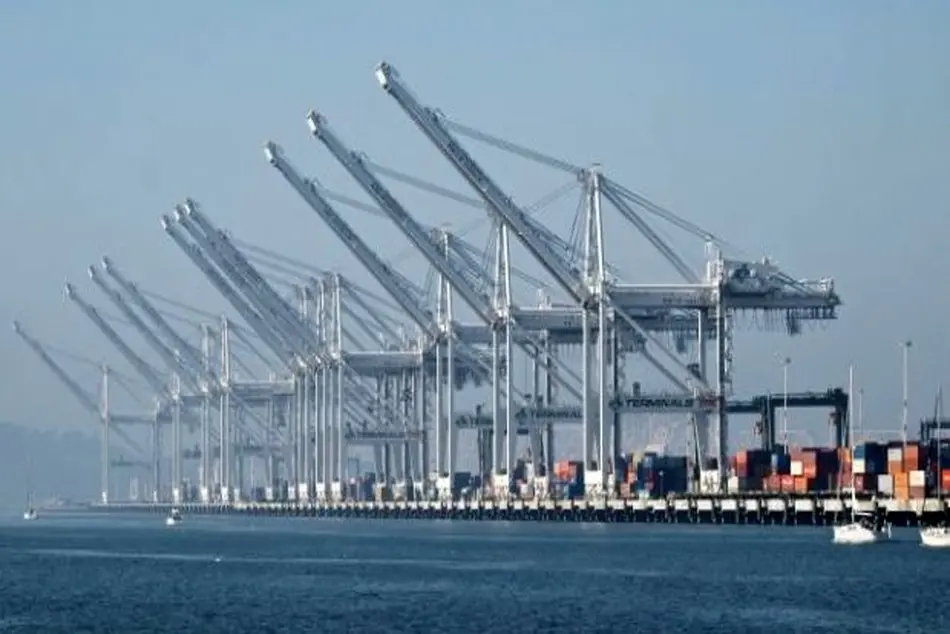 Port of Oakland gets first nod for logistics centre