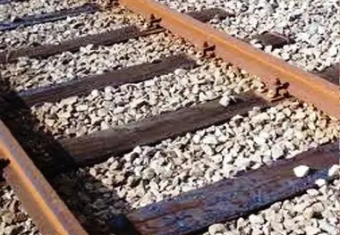 مناقصه خرید ٧٥٠٠ اصله تراورس چوبی راه آهن برگزار می شود