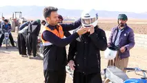اهدای کلاه ایمنی به راکبان موتورسیکلت روستای سرابِ میله‌سر