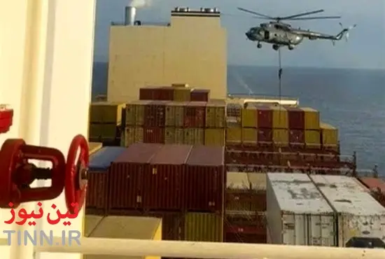 فیلم| لحظات توقیف یک کشتی باری توسط نیروی دریایی سپاه