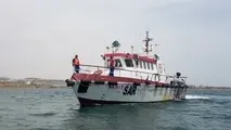 نجات جان ۵ صیاد لنج حادثه دیده در آب های دریای عمان