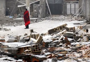 گزارش تصویری| زلزله زدگان خوی در نبرد با سرما